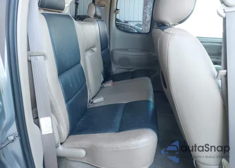 2001 Toyota Tundra Ltd V8 from USA, damaged, VIN 5TBRT38191S211640